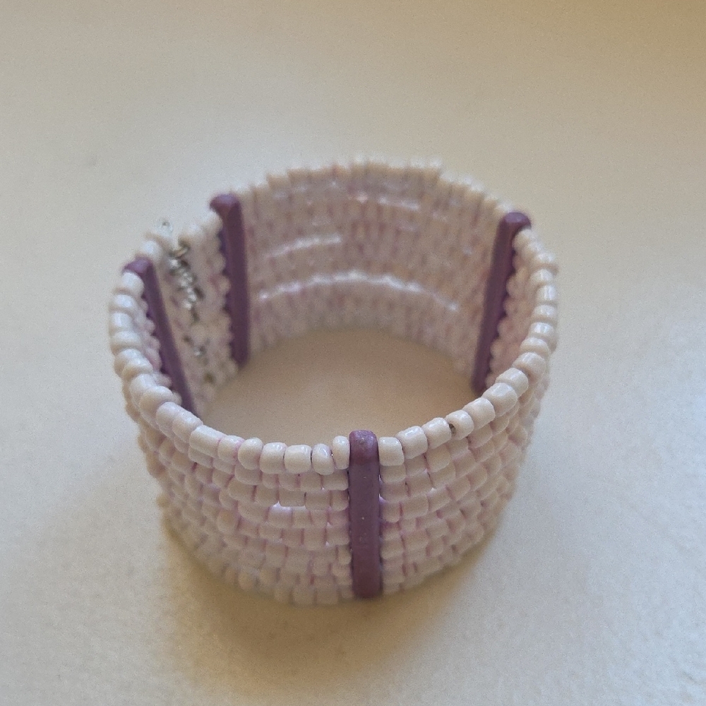 Elegant Beaded Bracelet in Purple and White